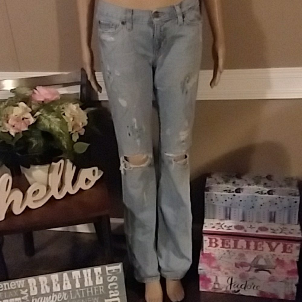 Distressed & paint design "Abercrombie&Fitch"jeans